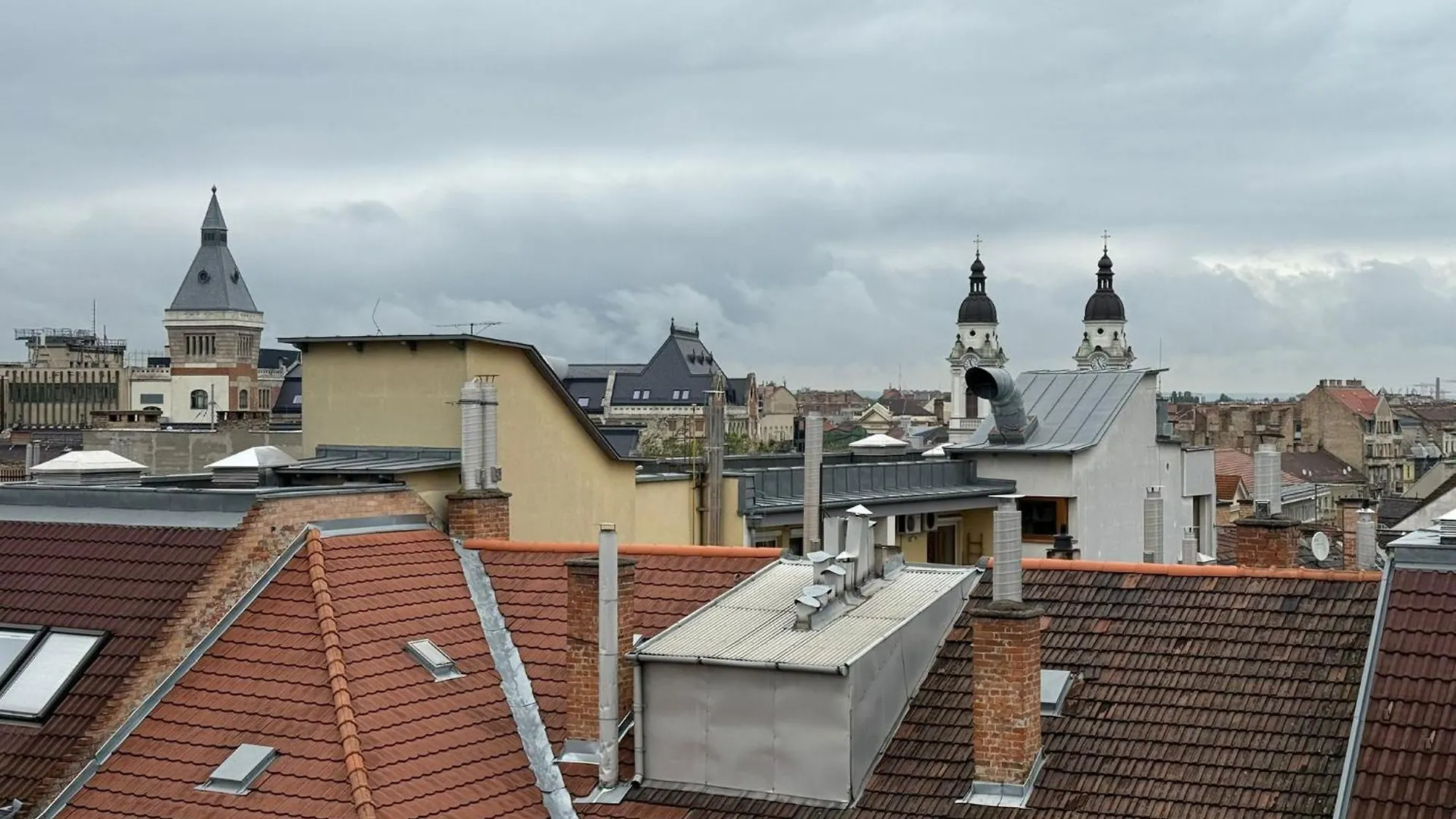 Golden Rooftop Of Budapest Central Węgry
